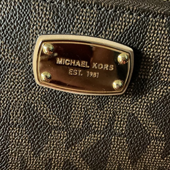 Michael Kors wristlet/wallet - Picture 9 of 9